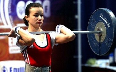 Чи можна жінкам займатися важкою атлетикою